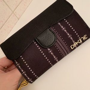 dakine wallet